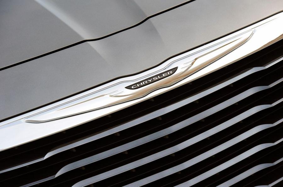  Chrysler 300C S 2012 года  (фото 40 из 46)